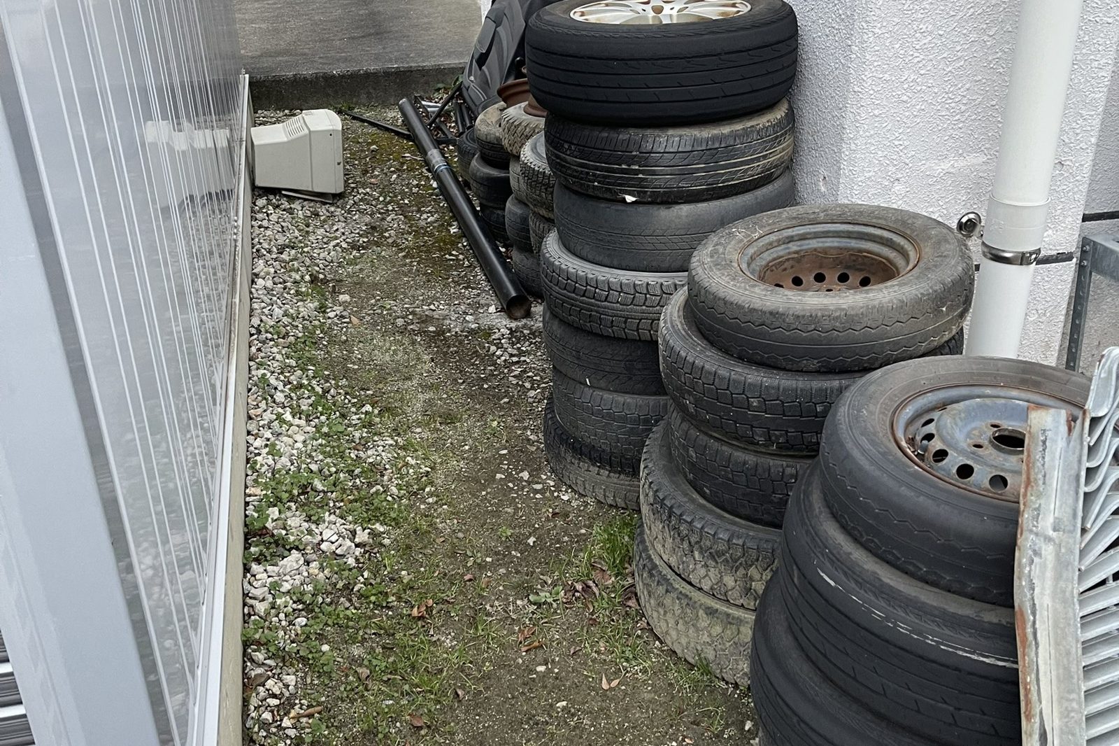 保管されたタイヤ（出張タイヤ交換のイメージ）